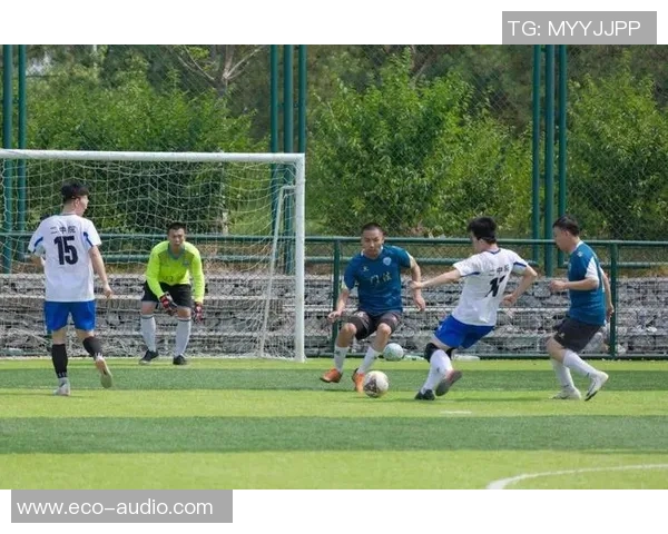 绿茵赛场激情绽放现役足球巨星巅峰对决瞬间 绿茵赛场激情绽放现役足球巨星巅峰对决瞬间