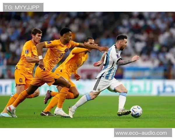 足球巨星九宫格：盘点足坛十大顶级球员的精彩瞬间与巅峰表现